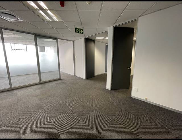 326M² OFFICE TO LET IN PARKTOWN